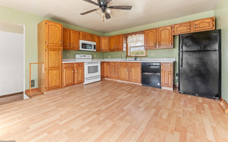3129 Whitehall Boulevard, Fairmont, West Virginia 26554, 2 Bedrooms Bedrooms, 5 Rooms Rooms,1 BathroomBathrooms,Single Family Detached,For Sale,Whitehall,10159537