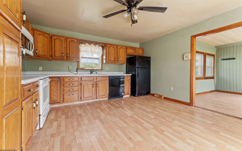 3129 Whitehall Boulevard, Fairmont, West Virginia 26554, 2 Bedrooms Bedrooms, 5 Rooms Rooms,1 BathroomBathrooms,Single Family Detached,For Sale,Whitehall,10159537