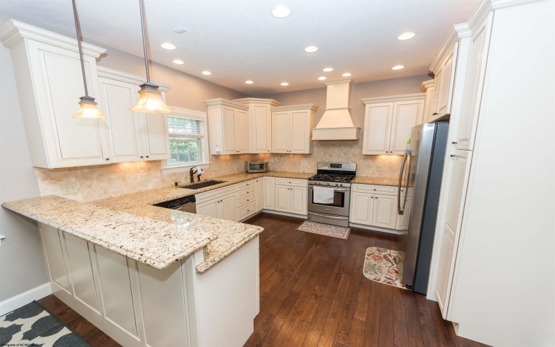 15 Berkshire Drive, Morgantown, West Virginia 26508, 5 Bedrooms Bedrooms, 12 Rooms Rooms,4 BathroomsBathrooms,Single Family Detached,For Sale,Berkshire,10159538