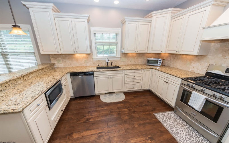 15 Berkshire Drive, Morgantown, West Virginia 26508, 5 Bedrooms Bedrooms, 12 Rooms Rooms,4 BathroomsBathrooms,Single Family Detached,For Sale,Berkshire,10159538