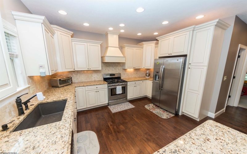 15 Berkshire Drive, Morgantown, West Virginia 26508, 5 Bedrooms Bedrooms, 12 Rooms Rooms,4 BathroomsBathrooms,Single Family Detached,For Sale,Berkshire,10159538