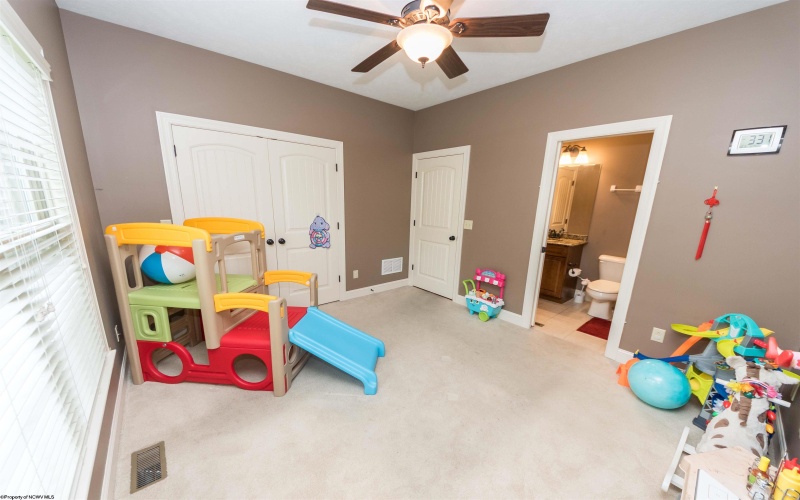 15 Berkshire Drive, Morgantown, West Virginia 26508, 5 Bedrooms Bedrooms, 12 Rooms Rooms,4 BathroomsBathrooms,Single Family Detached,For Sale,Berkshire,10159538