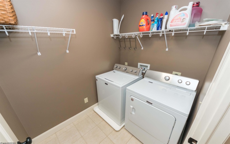 15 Berkshire Drive, Morgantown, West Virginia 26508, 5 Bedrooms Bedrooms, 12 Rooms Rooms,4 BathroomsBathrooms,Single Family Detached,For Sale,Berkshire,10159538