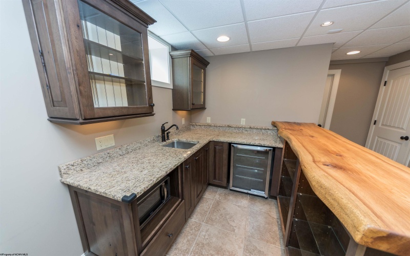 15 Berkshire Drive, Morgantown, West Virginia 26508, 5 Bedrooms Bedrooms, 12 Rooms Rooms,4 BathroomsBathrooms,Single Family Detached,For Sale,Berkshire,10159538