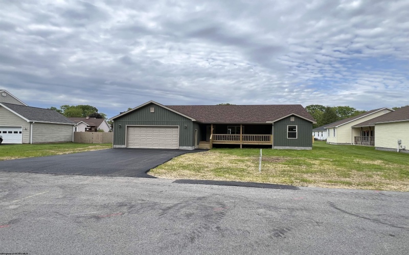 107 Valley Court, Elkins, West Virginia 26241, 3 Bedrooms Bedrooms, 8 Rooms Rooms,2 BathroomsBathrooms,Single Family Detached,For Sale,Valley,10159540