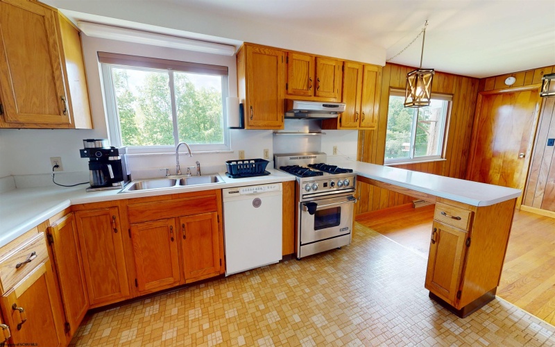 1123 Bakers Ridge Road, Morgantown, West Virginia 26508, 3 Bedrooms Bedrooms, 9 Rooms Rooms,1 BathroomBathrooms,Single Family Detached,For Sale,Bakers Ridge,10159552