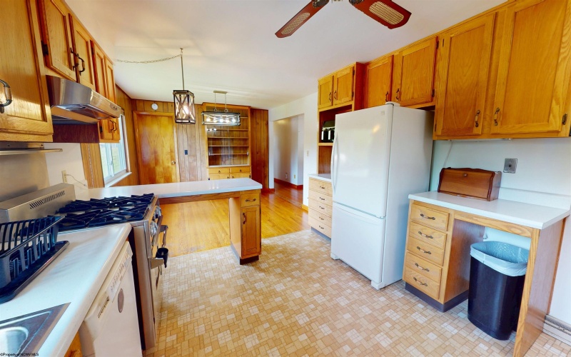 1123 Bakers Ridge Road, Morgantown, West Virginia 26508, 3 Bedrooms Bedrooms, 9 Rooms Rooms,1 BathroomBathrooms,Single Family Detached,For Sale,Bakers Ridge,10159552