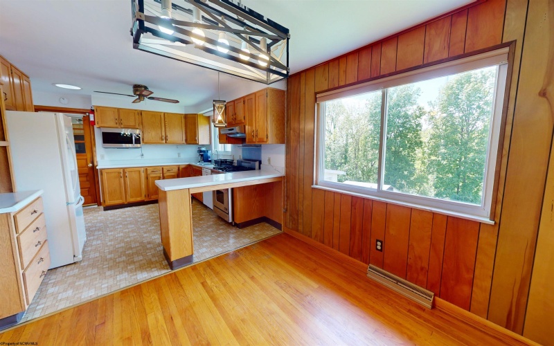 1123 Bakers Ridge Road, Morgantown, West Virginia 26508, 3 Bedrooms Bedrooms, 9 Rooms Rooms,1 BathroomBathrooms,Single Family Detached,For Sale,Bakers Ridge,10159552