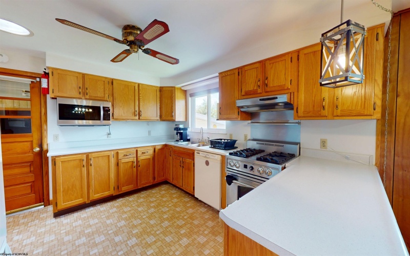 1123 Bakers Ridge Road, Morgantown, West Virginia 26508, 3 Bedrooms Bedrooms, 9 Rooms Rooms,1 BathroomBathrooms,Single Family Detached,For Sale,Bakers Ridge,10159552