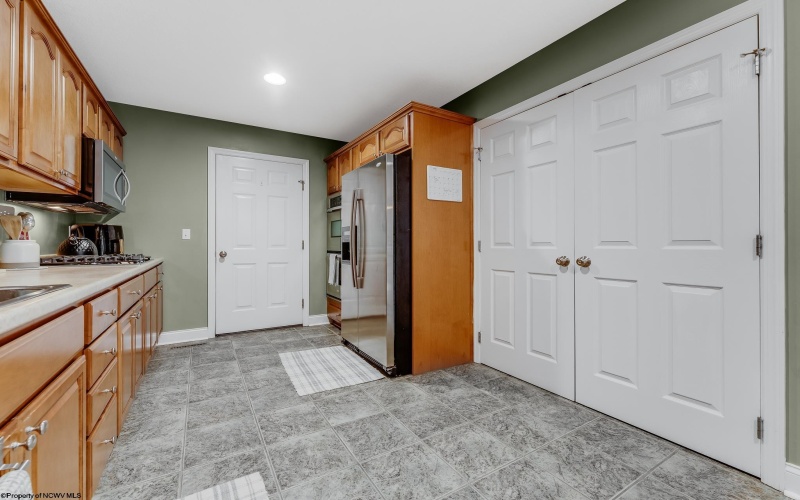 102 Maren Lane, Morgantown, West Virginia 26508, 3 Bedrooms Bedrooms, 7 Rooms Rooms,2 BathroomsBathrooms,Single Family Detached,For Sale,Maren,10159553