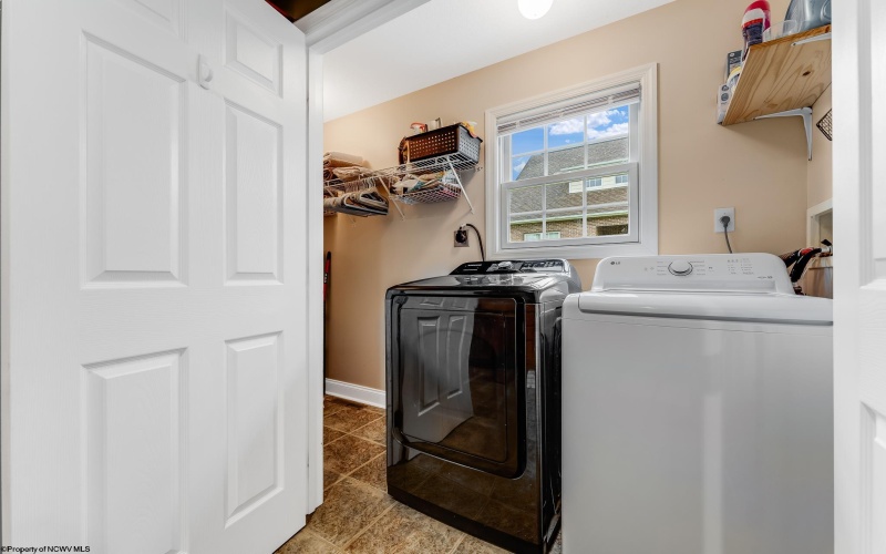 102 Maren Lane, Morgantown, West Virginia 26508, 3 Bedrooms Bedrooms, 7 Rooms Rooms,2 BathroomsBathrooms,Single Family Detached,For Sale,Maren,10159553
