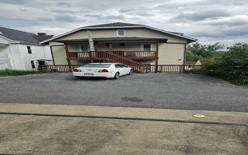 613 Louise Avenue, Morgantown, West Virginia 26505, ,Multi-unit/income,For Sale,Louise,10159565
