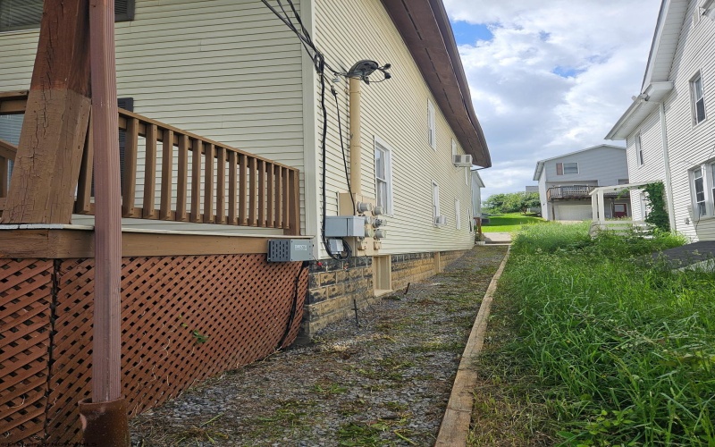 613 Louise Avenue, Morgantown, West Virginia 26505, ,Multi-unit/income,For Sale,Louise,10159565
