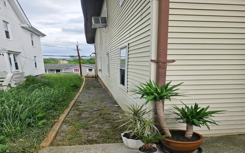 613 Louise Avenue, Morgantown, West Virginia 26505, ,Multi-unit/income,For Sale,Louise,10159565