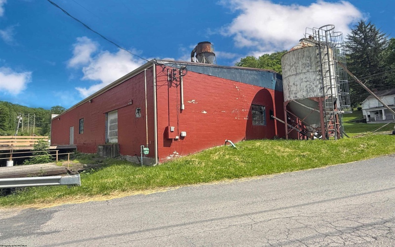 1102 MAIN Street, Grafton, West Virginia 26354, ,Commercial/industrial,For Sale,MAIN,10159566