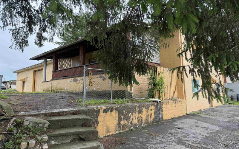 306 Cook Street, Barrackville, West Virginia 26559, 3 Bedrooms Bedrooms, 7 Rooms Rooms,1 BathroomBathrooms,Single Family Detached,For Sale,Cook,10159562