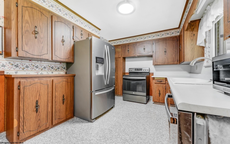 86 Virginia Avenue, Uniontown, Pennsylvania 15401, 5 Bedrooms Bedrooms, 8 Rooms Rooms,2 BathroomsBathrooms,Single Family Detached,For Sale,Virginia,10159564