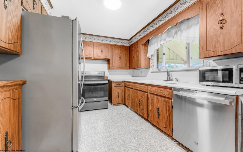 86 Virginia Avenue, Uniontown, Pennsylvania 15401, 5 Bedrooms Bedrooms, 8 Rooms Rooms,2 BathroomsBathrooms,Single Family Detached,For Sale,Virginia,10159564