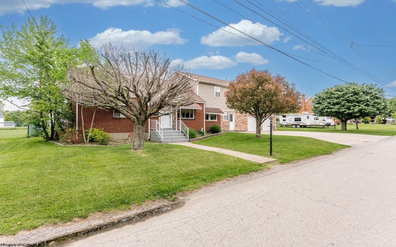 86 Virginia Avenue, Uniontown, Pennsylvania 15401, 5 Bedrooms Bedrooms, 8 Rooms Rooms,2 BathroomsBathrooms,Single Family Detached,For Sale,Virginia,10159564