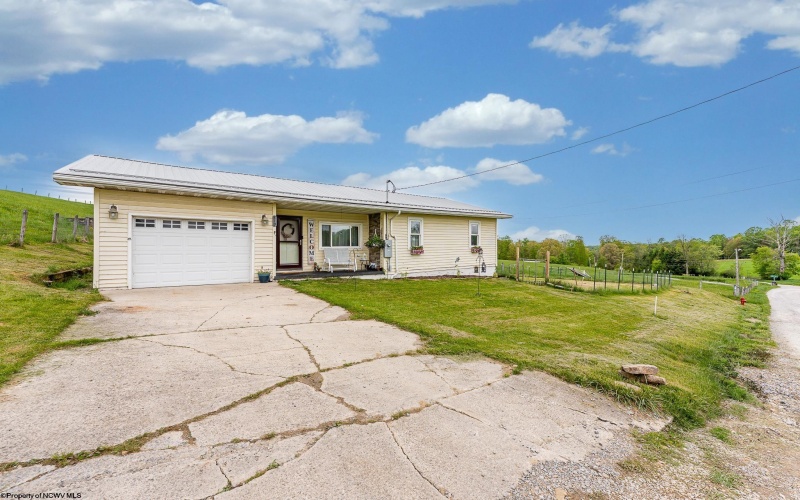719 Elk Run Road, Bruceton Mills, West Virginia 26525, 2 Bedrooms Bedrooms, 5 Rooms Rooms,1 BathroomBathrooms,Single Family Detached,For Sale,Elk Run,10159581