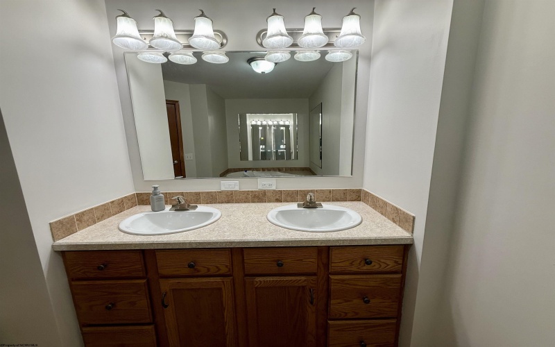 108 Valley View Lane, Fairmont, West Virginia 26554, 4 Bedrooms Bedrooms, 8 Rooms Rooms,3 BathroomsBathrooms,Single Family Detached,For Sale,Valley View,10159610