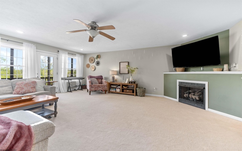 1452 Bergamot Street, Morgantown, West Virginia 26505, 3 Bedrooms Bedrooms, 7 Rooms Rooms,3 BathroomsBathrooms,Single Family Attached,For Sale,Bergamot,10159598