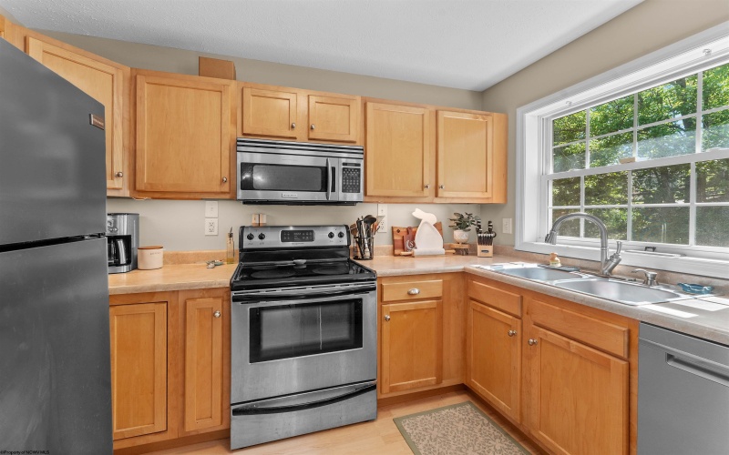 1452 Bergamot Street, Morgantown, West Virginia 26505, 3 Bedrooms Bedrooms, 7 Rooms Rooms,3 BathroomsBathrooms,Single Family Attached,For Sale,Bergamot,10159598