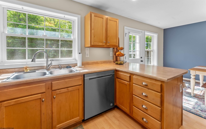 1452 Bergamot Street, Morgantown, West Virginia 26505, 3 Bedrooms Bedrooms, 7 Rooms Rooms,3 BathroomsBathrooms,Single Family Attached,For Sale,Bergamot,10159598