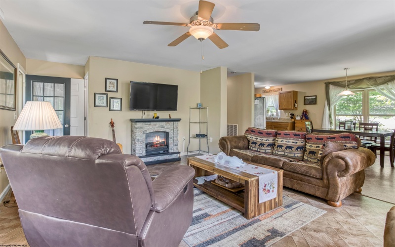 485 Redwood Drive, Terra Alta, West Virginia 26764, 3 Bedrooms Bedrooms, 10 Rooms Rooms,2 BathroomsBathrooms,Single Family Detached,For Sale,Redwood,10159608