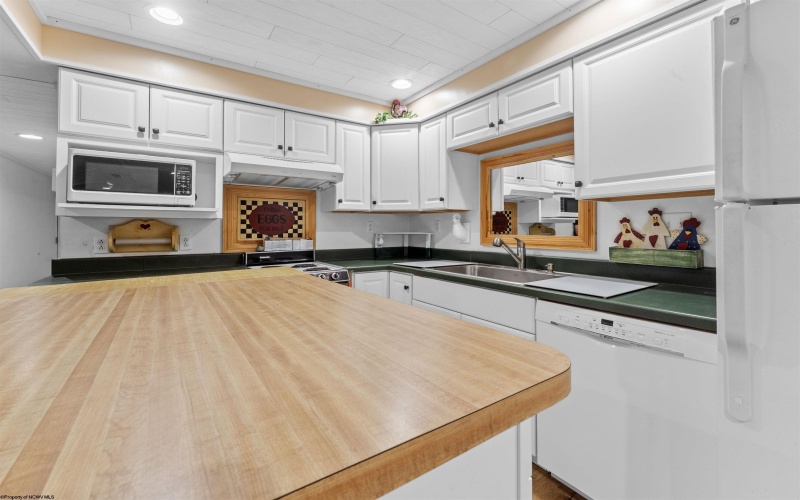 42 Ice Linn Lane, Fairmont, West Virginia 26554, 3 Bedrooms Bedrooms, 7 Rooms Rooms,2 BathroomsBathrooms,Single Family Detached,For Sale,Ice Linn,10159596