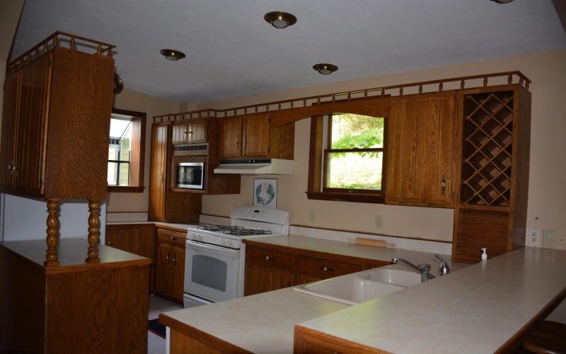 235 Cottage Avenue, Weston, West Virginia 26452, 3 Bedrooms Bedrooms, 9 Rooms Rooms,1 BathroomBathrooms,Single Family Detached,For Sale,Cottage,10159603