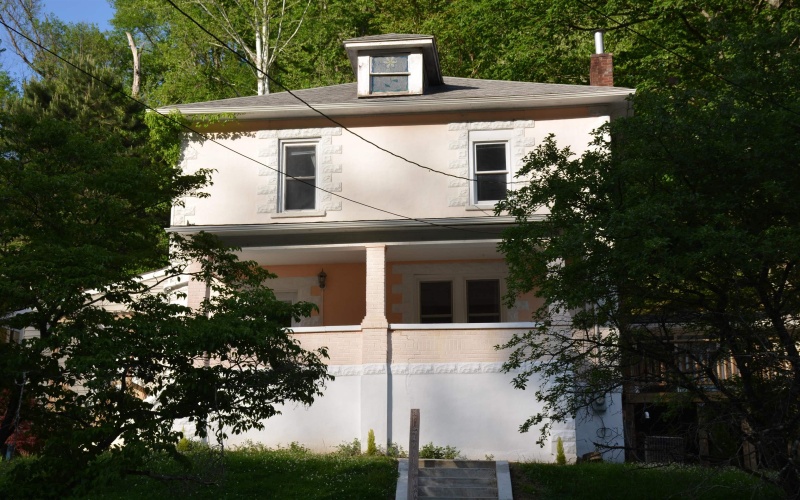 235 Cottage Avenue, Weston, West Virginia 26452, 3 Bedrooms Bedrooms, 9 Rooms Rooms,1 BathroomBathrooms,Single Family Detached,For Sale,Cottage,10159603