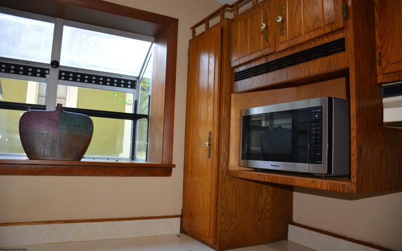 235 Cottage Avenue, Weston, West Virginia 26452, 3 Bedrooms Bedrooms, 9 Rooms Rooms,1 BathroomBathrooms,Single Family Detached,For Sale,Cottage,10159603