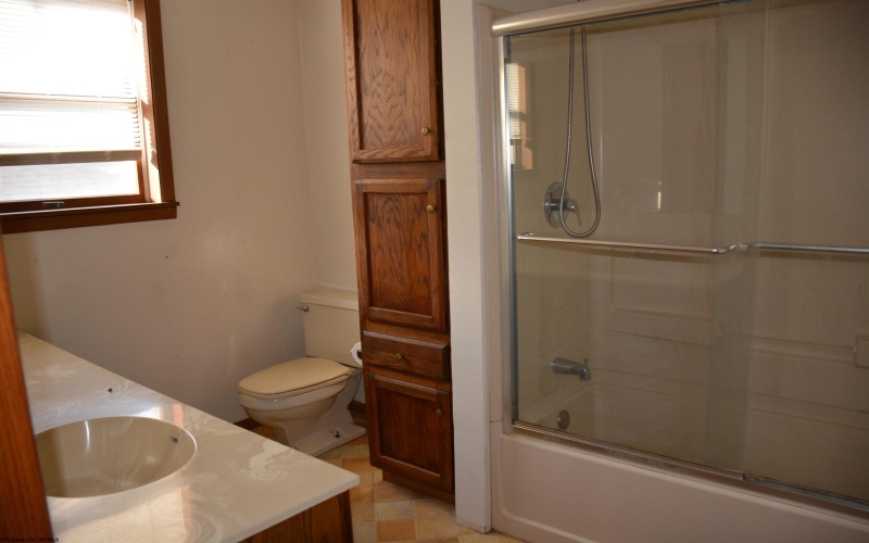 235 Cottage Avenue, Weston, West Virginia 26452, 3 Bedrooms Bedrooms, 9 Rooms Rooms,1 BathroomBathrooms,Single Family Detached,For Sale,Cottage,10159603