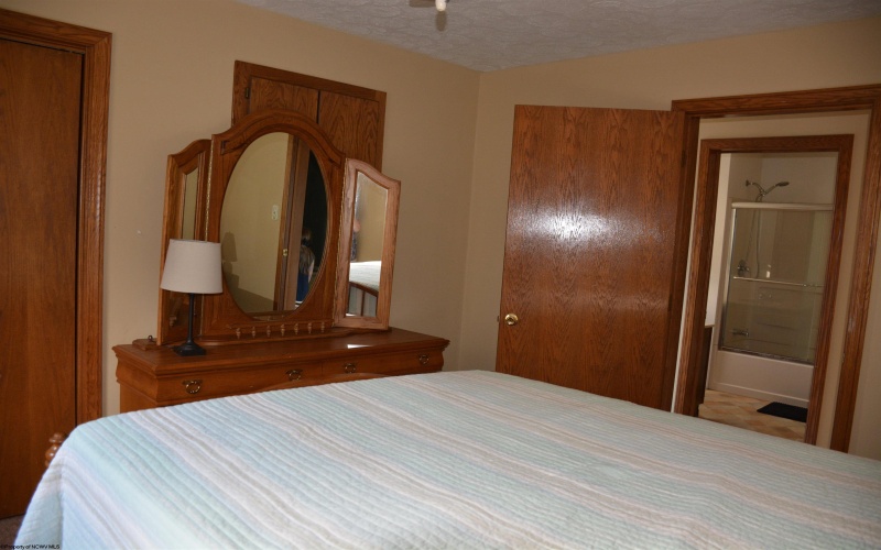 235 Cottage Avenue, Weston, West Virginia 26452, 3 Bedrooms Bedrooms, 9 Rooms Rooms,1 BathroomBathrooms,Single Family Detached,For Sale,Cottage,10159603