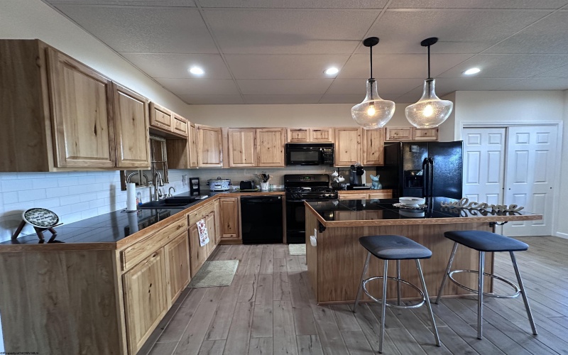 717 Lakeview Drive, Horner, West Virginia 26372, 4 Bedrooms Bedrooms, 7 Rooms Rooms,3 BathroomsBathrooms,Single Family Detached,For Sale,Lakeview,10159618