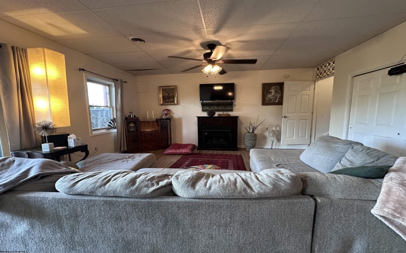 717 Lakeview Drive, Horner, West Virginia 26372, 4 Bedrooms Bedrooms, 7 Rooms Rooms,3 BathroomsBathrooms,Single Family Detached,For Sale,Lakeview,10159618