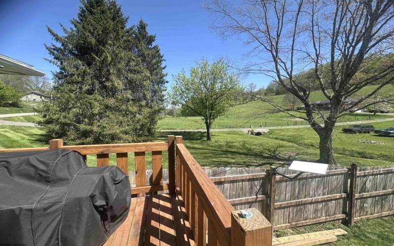 1829 Crooked Run Road, Clarksburg, West Virginia 26301, 3 Bedrooms Bedrooms, 5 Rooms Rooms,1 BathroomBathrooms,Single Family Detached,For Sale,Crooked Run,10159619