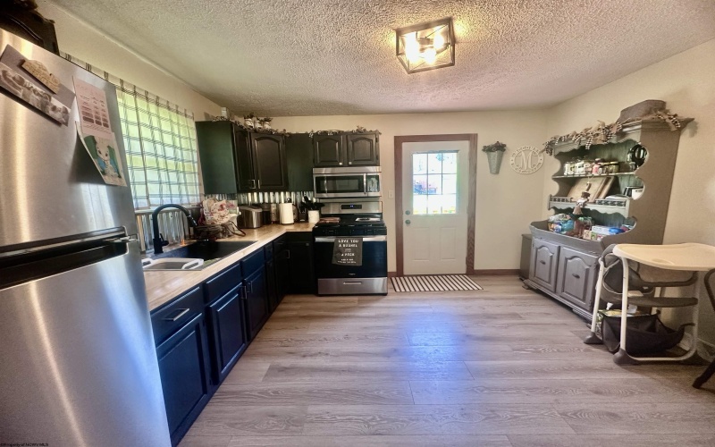 1829 Crooked Run Road, Clarksburg, West Virginia 26301, 3 Bedrooms Bedrooms, 5 Rooms Rooms,1 BathroomBathrooms,Single Family Detached,For Sale,Crooked Run,10159619