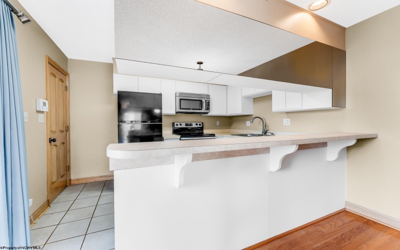 405 Lakeview Estates, Morgantown, West Virginia 26508, 2 Bedrooms Bedrooms, 7 Rooms Rooms,3 BathroomsBathrooms,Single Family Attached,For Sale,Lakeview,10159614