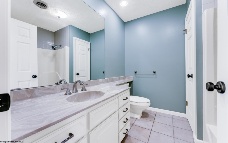 405 Lakeview Estates, Morgantown, West Virginia 26508, 2 Bedrooms Bedrooms, 7 Rooms Rooms,3 BathroomsBathrooms,Single Family Attached,For Sale,Lakeview,10159614