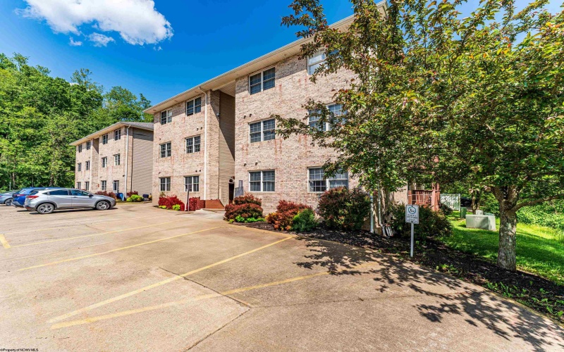 233 Creekside Drive, Morgantown, West Virginia 26508, 1 Bedroom Bedrooms, 3 Rooms Rooms,1 BathroomBathrooms,Single Family Attached,For Sale,Creekside,10159620