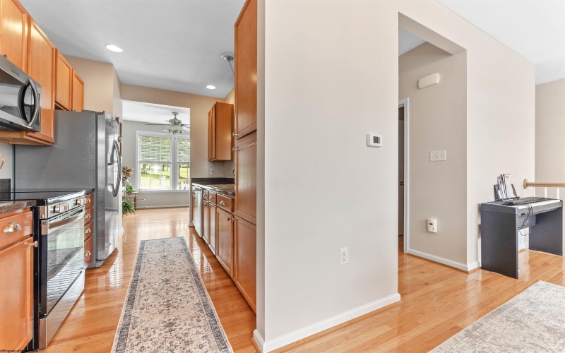 430 Saint Andrews Drive, Morgantown, West Virginia 26508, 3 Bedrooms Bedrooms, 8 Rooms Rooms,2 BathroomsBathrooms,Single Family Attached,For Sale,Saint Andrews,10159637