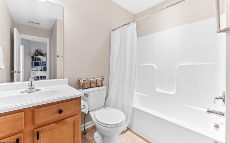 430 Saint Andrews Drive, Morgantown, West Virginia 26508, 3 Bedrooms Bedrooms, 8 Rooms Rooms,2 BathroomsBathrooms,Single Family Attached,For Sale,Saint Andrews,10159637
