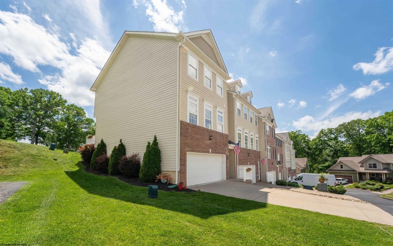 430 Saint Andrews Drive, Morgantown, West Virginia 26508, 3 Bedrooms Bedrooms, 8 Rooms Rooms,2 BathroomsBathrooms,Single Family Attached,For Sale,Saint Andrews,10159637