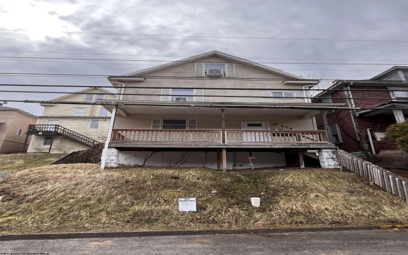 574 Pennsylvania Avenue, Morgantown, West Virginia 26501, ,Multi-unit/income,For Sale,Pennsylvania,10159631