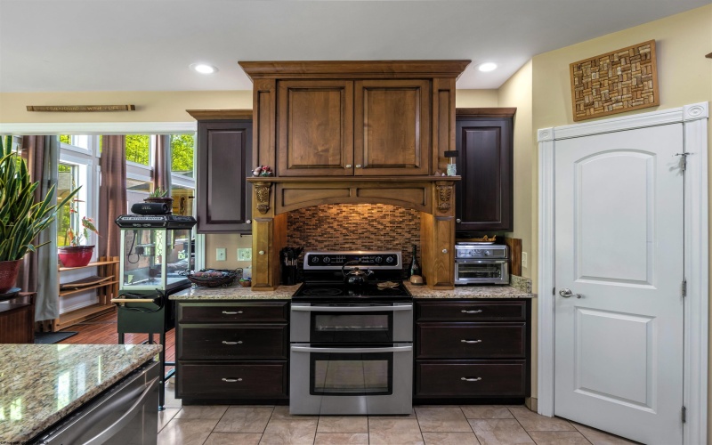 40 Briarwood Drive, Elkins, West Virginia 26241, 3 Bedrooms Bedrooms, 8 Rooms Rooms,3 BathroomsBathrooms,Single Family Detached,For Sale,Briarwood,10159630