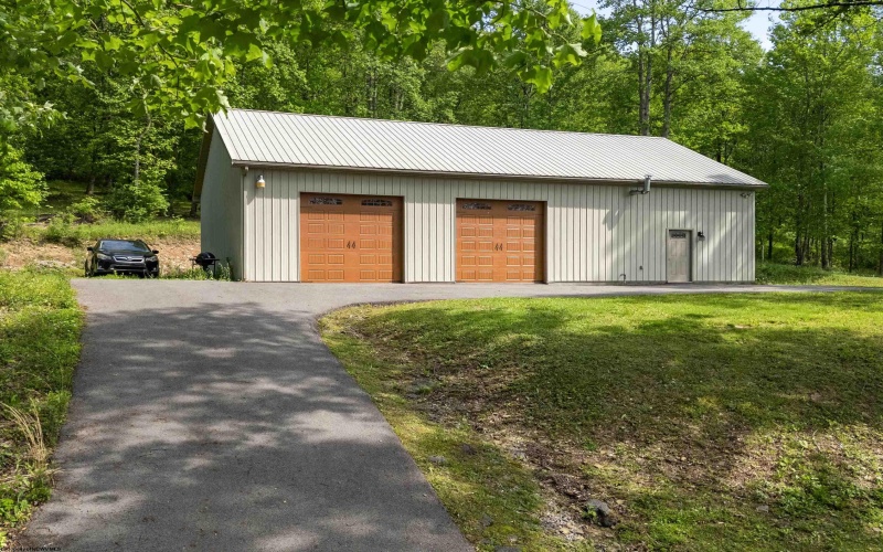 40 Briarwood Drive, Elkins, West Virginia 26241, 3 Bedrooms Bedrooms, 8 Rooms Rooms,3 BathroomsBathrooms,Single Family Detached,For Sale,Briarwood,10159630