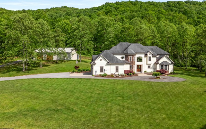 40 Briarwood Drive, Elkins, West Virginia 26241, 3 Bedrooms Bedrooms, 8 Rooms Rooms,3 BathroomsBathrooms,Single Family Detached,For Sale,Briarwood,10159630