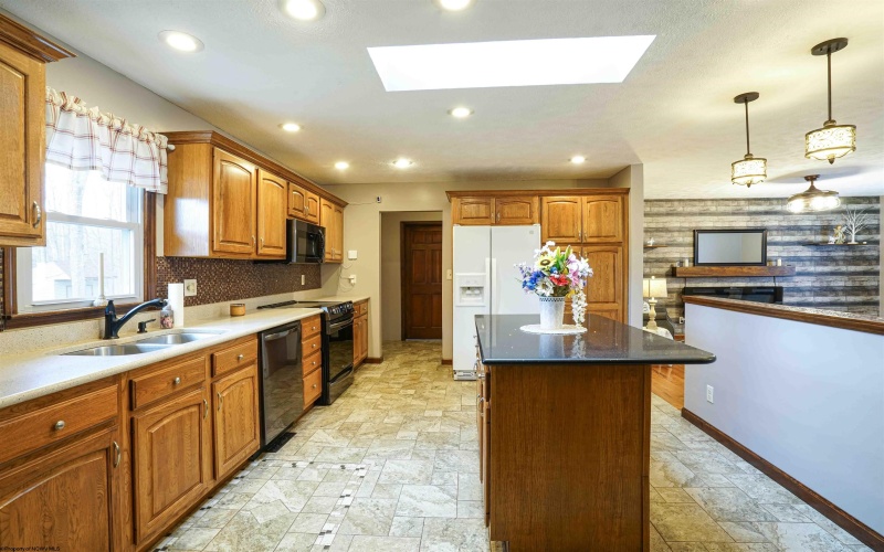 213 Forest Drive, Bridgeport, West Virginia 26330, 3 Bedrooms Bedrooms, 5 Rooms Rooms,2 BathroomsBathrooms,Single Family Detached,For Sale,Forest,10159632